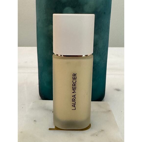 Laura Mercier NIB Real Flawless Weightless Perfecting Foundation 0W1 Satin - Picture 1 of 4